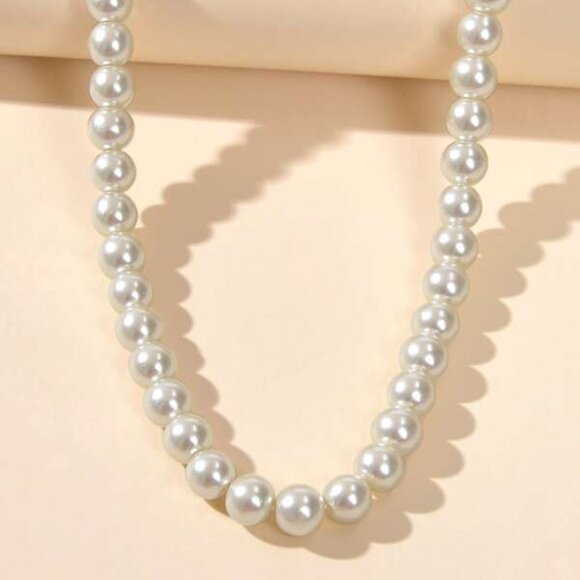 Akoya Pearl Necklace with 18K Gold Filled Clasp - Picture 4 of 4